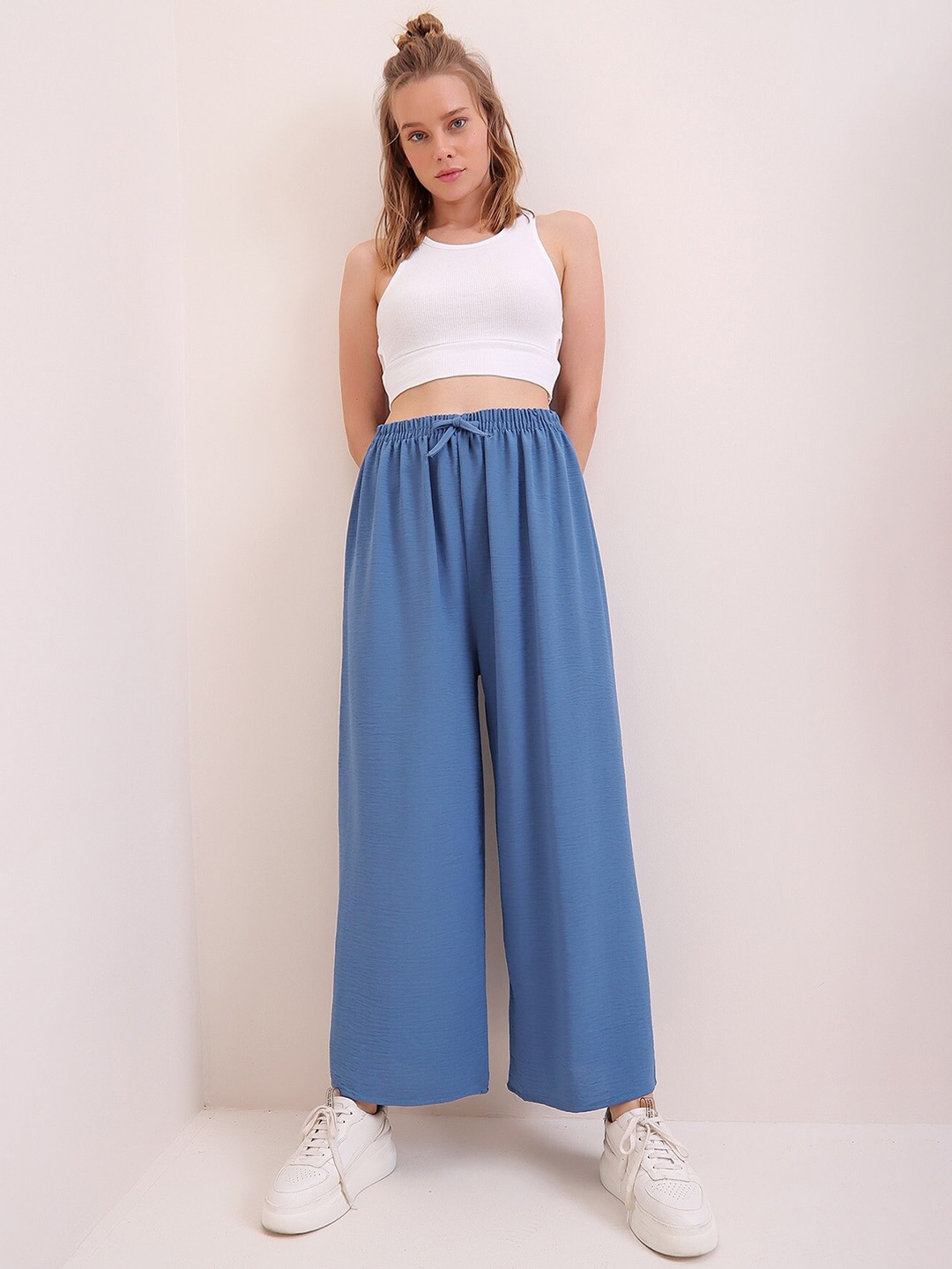 

Trend Alacati stili Women Flared Parallel Trousers, Blue