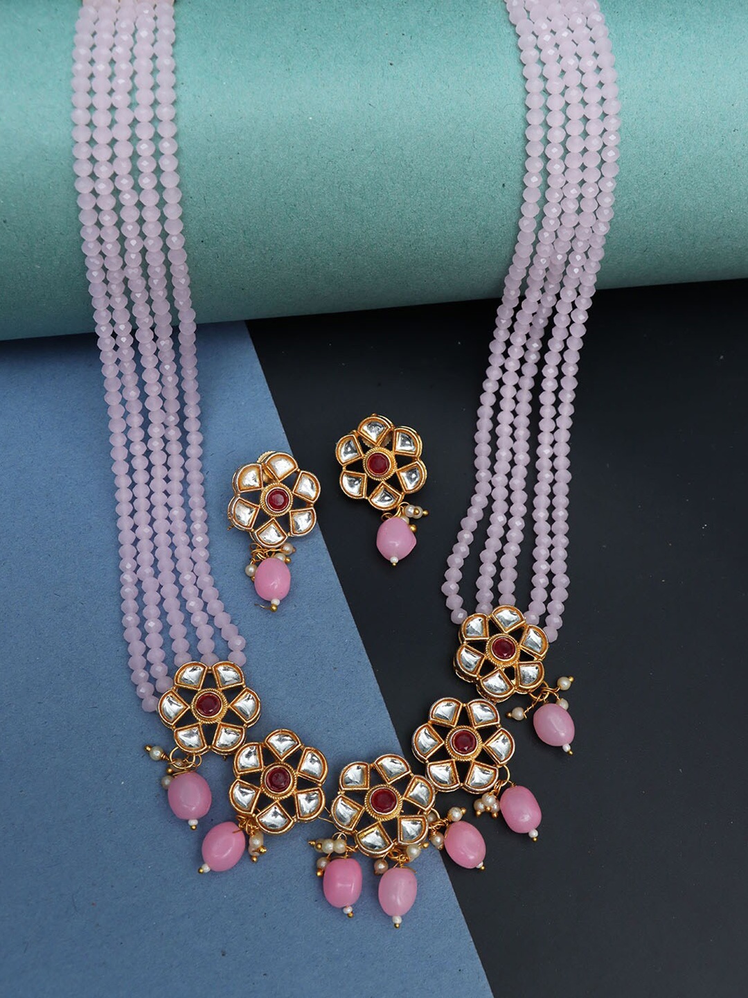 

Ozanoo Gold-Plated Kundan-Studded & Beaded Antique Jewellery Set