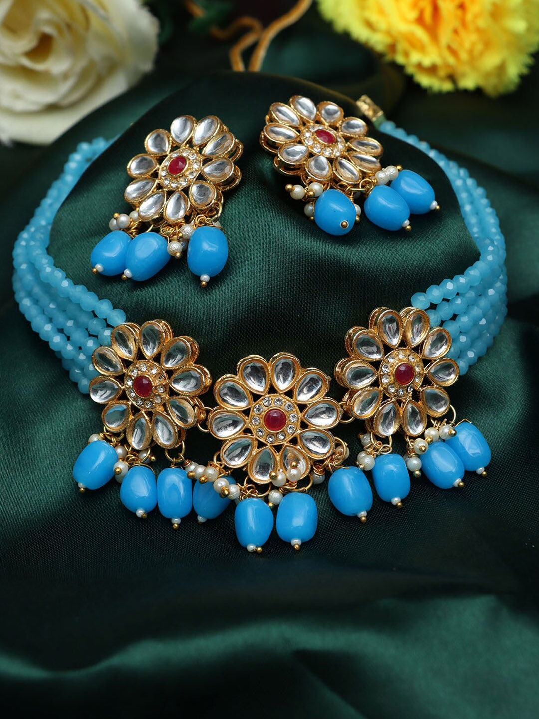 

Ozanoo Gold-Plated Kundan-Studded & Beaded Jewellery Set