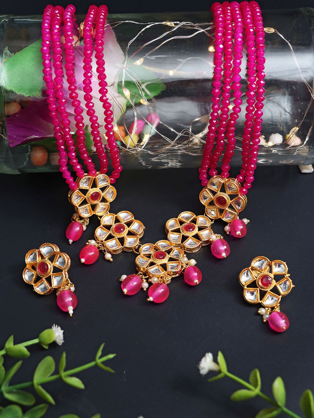 

Ozanoo Gold-Plated Kundan-Studded & Beaded Antique Jewellery Set