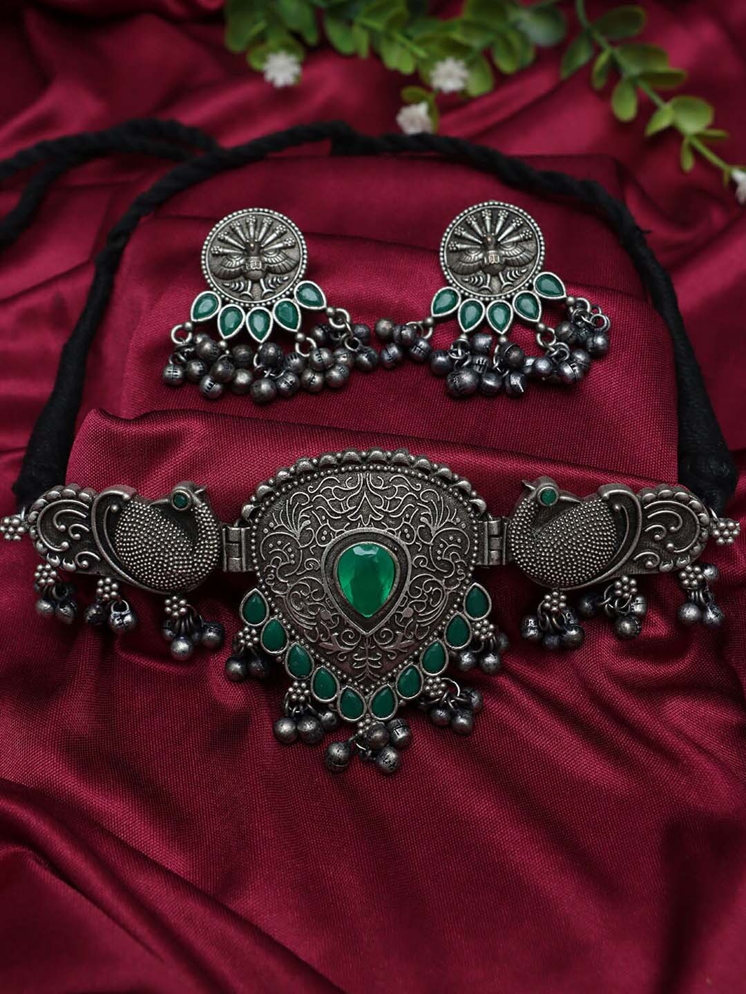 

Ozanoo Silver-Plated Stone-Studded & Ghungroo Necklace & Earrings