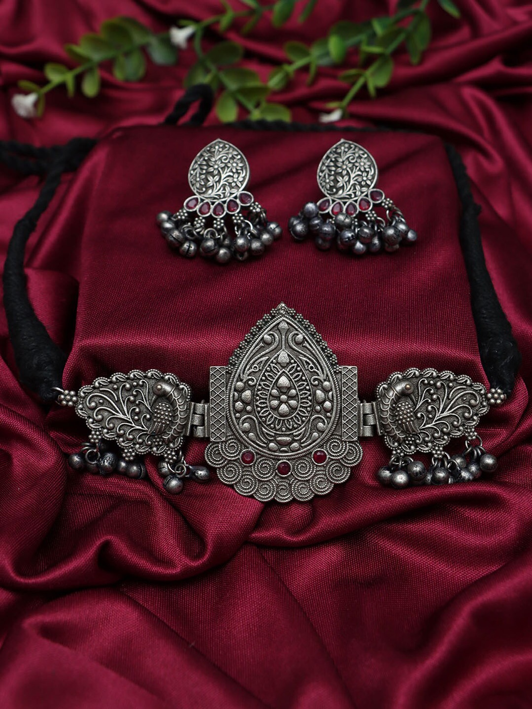 

Ozanoo Silver-Plated Stone-Studded Ghungroo Beaded Necklace & Earrings