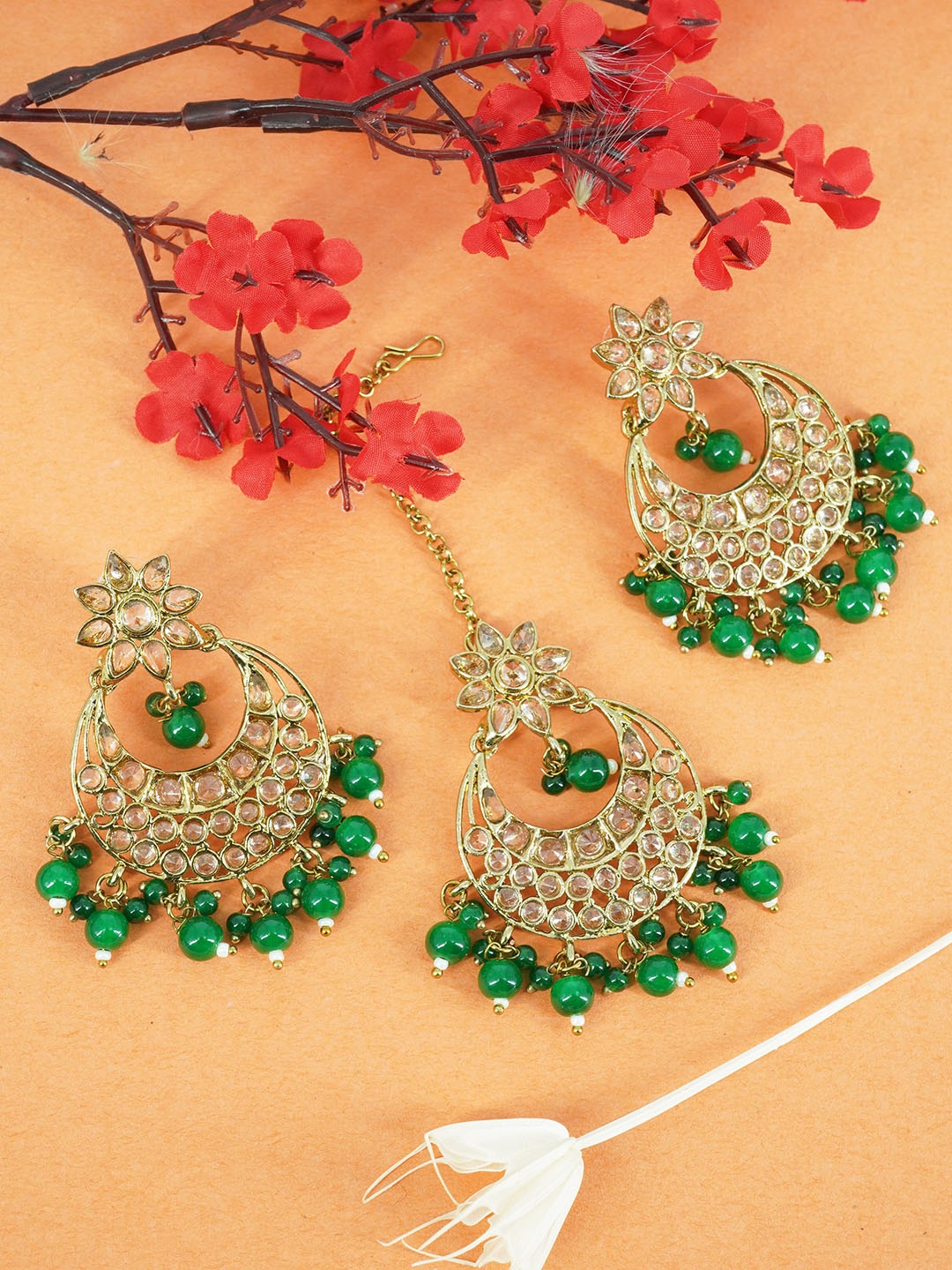 

GRIIHAM Gold-Plated Kundan Maang Tika and Earrings