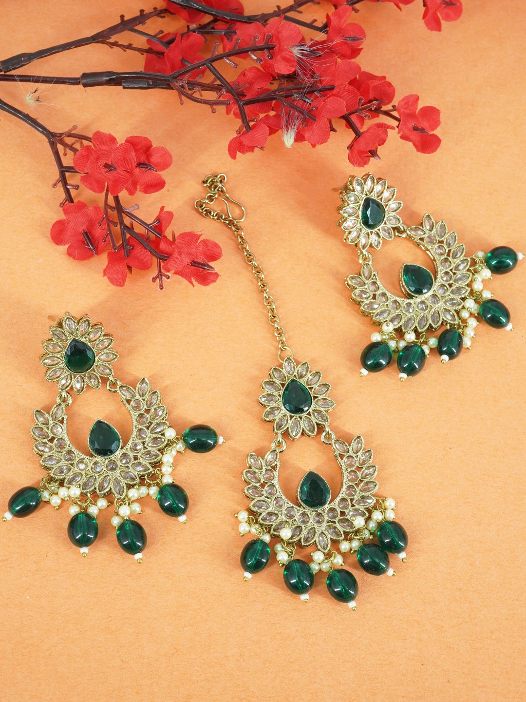 

GRIIHAM Gold-Plated Kundan Maang Tika and Earrings