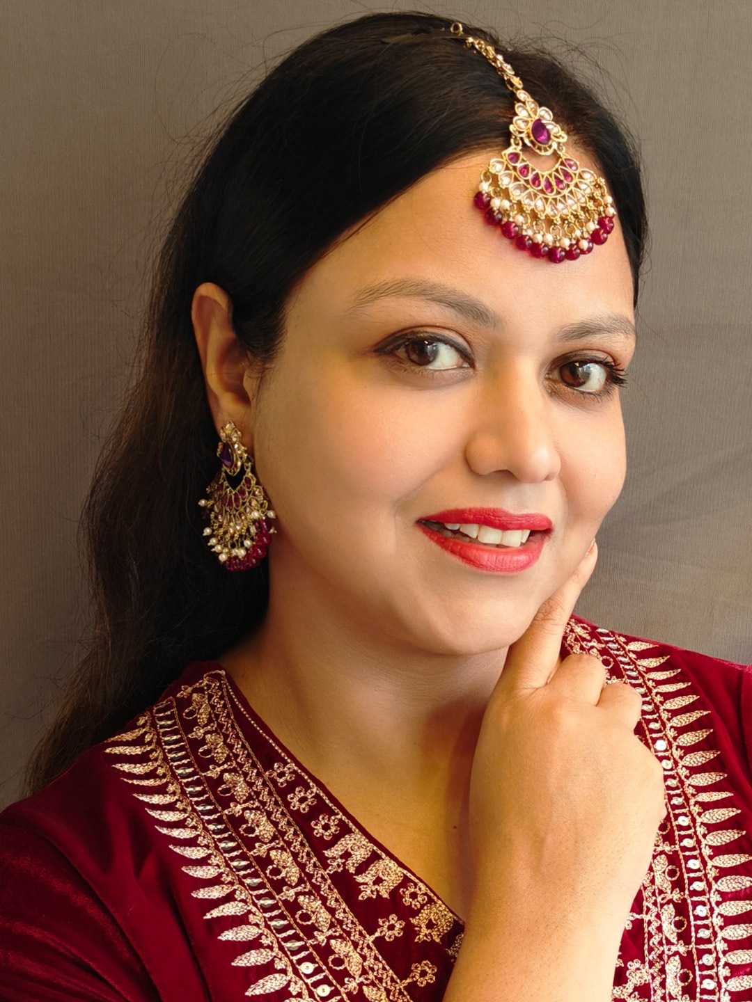 

GRIIHAM Gold-Plated Kundan Maang Tika and Earrings