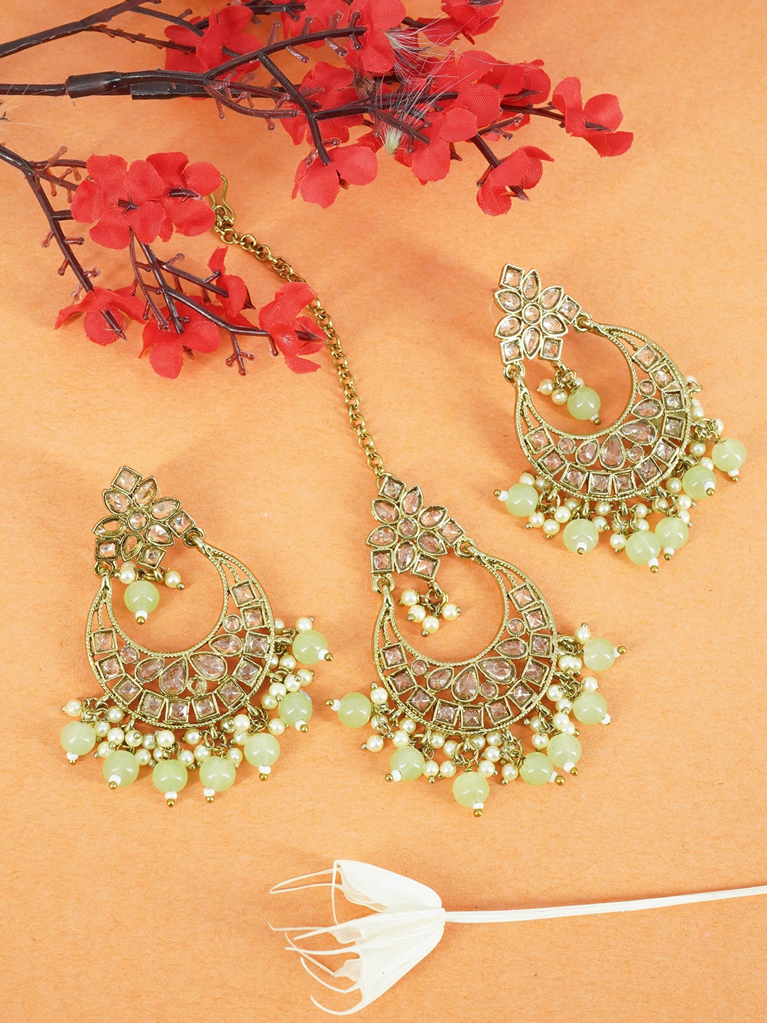 

GRIIHAM Gold-Plated Kundan Maang Tika and Earrings