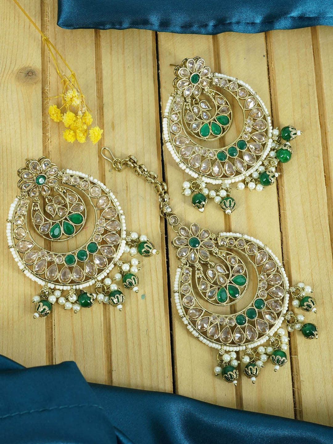 

GRIIHAM Gold-Plated Kundan Maang Tika and Earrings