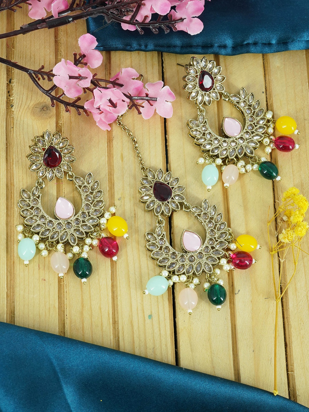 

GRIIHAM Gold-Plated Kundan Maang Tika and Earrings