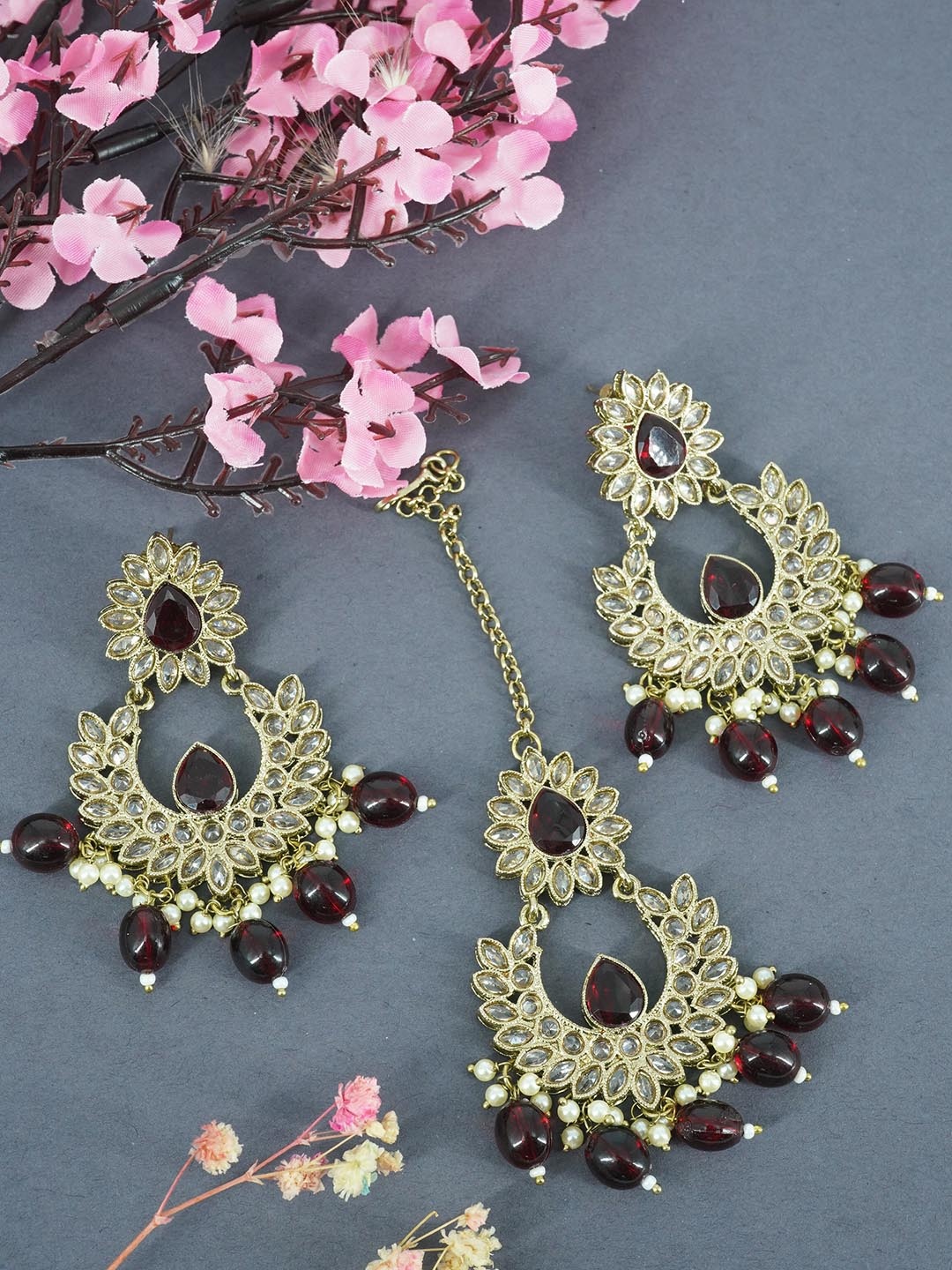 

GRIIHAM Gold-Plated Kundan Maang Tika and Earrings