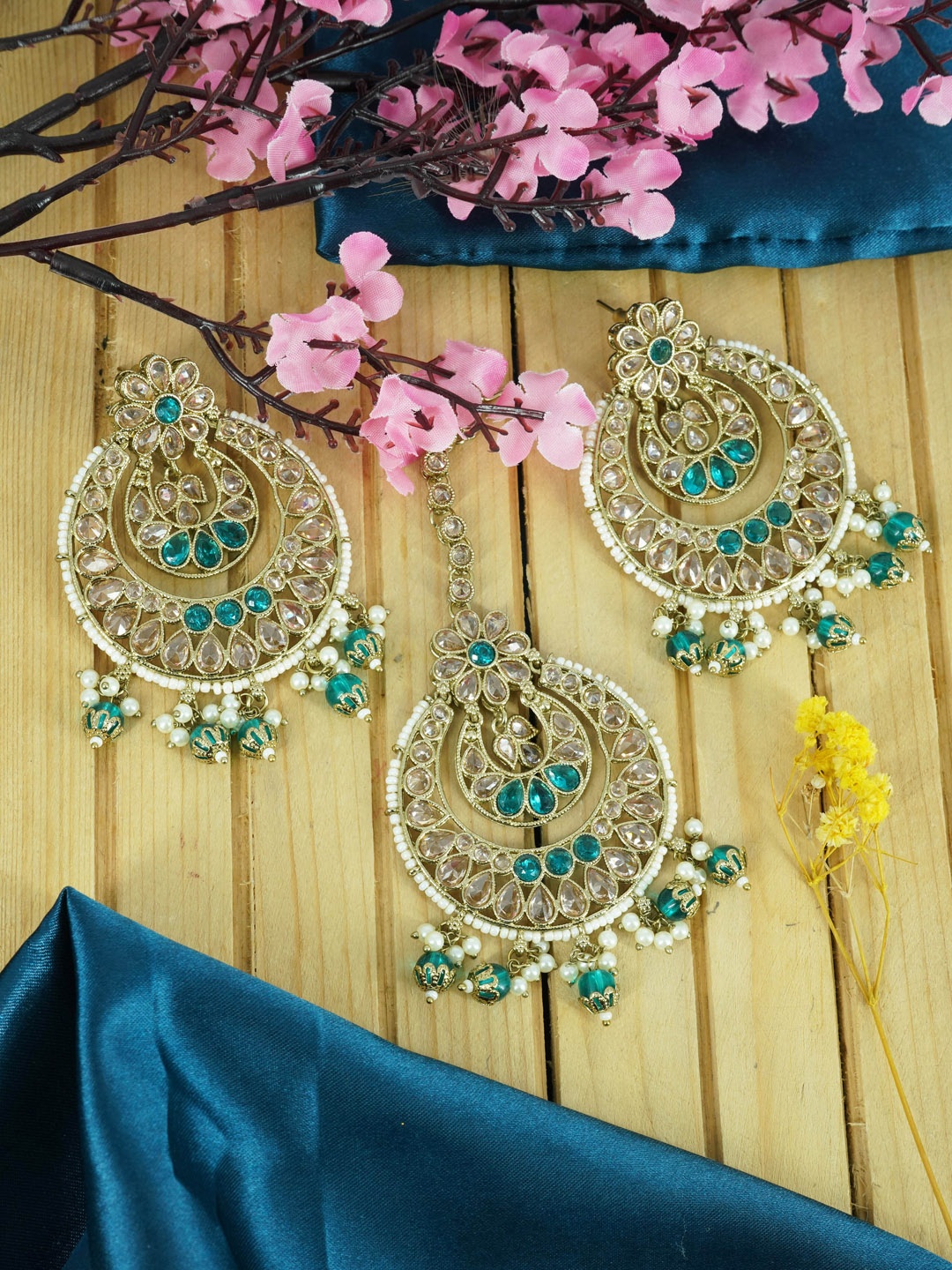 

GRIIHAM Gold-Plated Kundan Maang Tika and Earrings