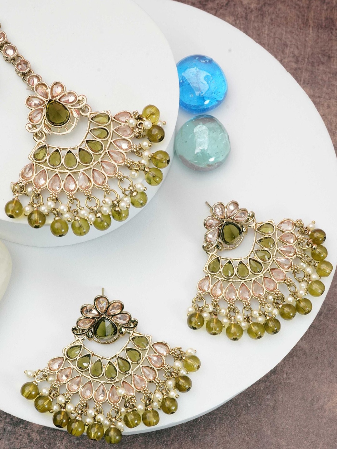 

GRIIHAM Gold-Plated Kundan Maang Tika and Earrings