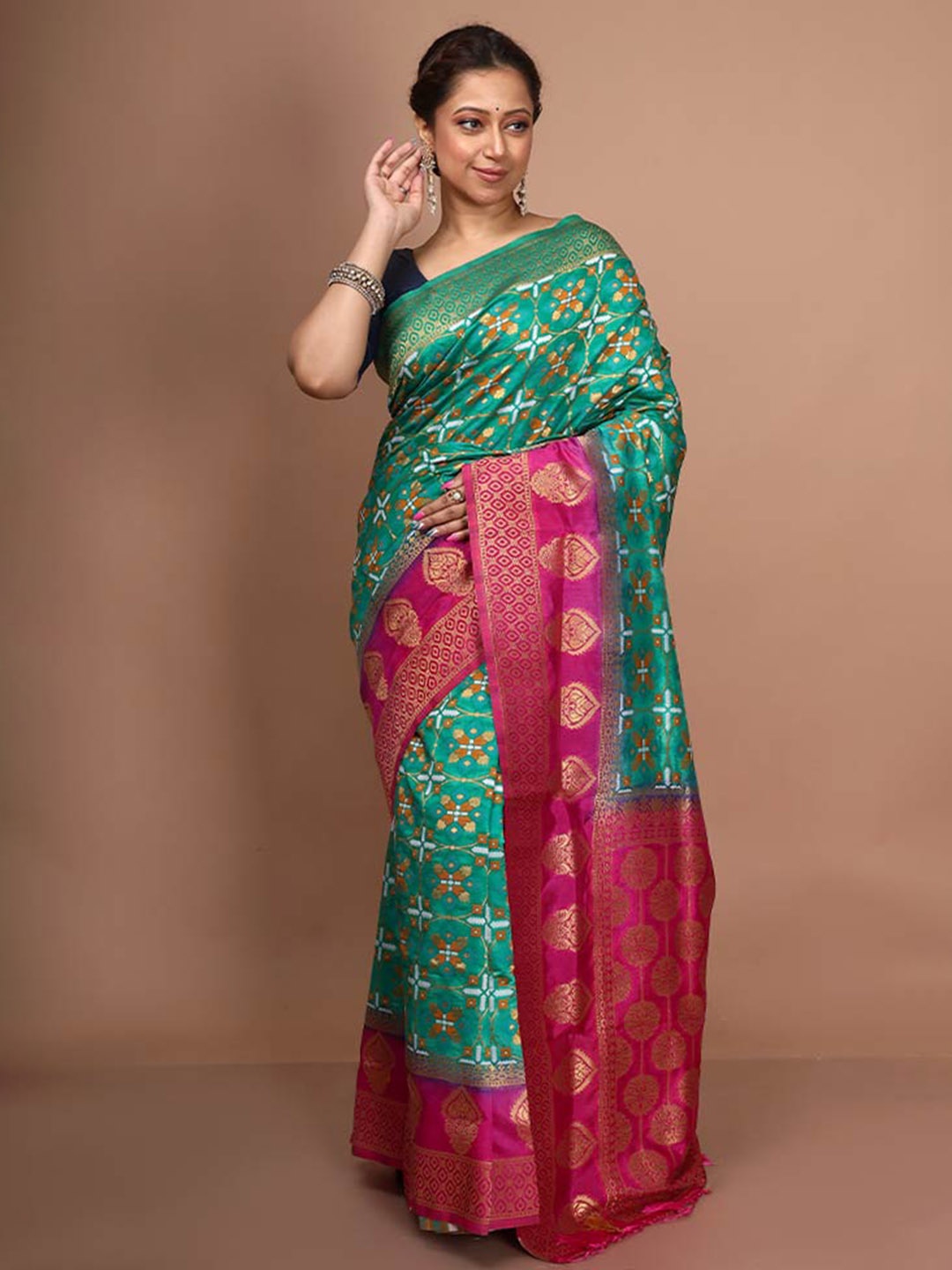 

AllSilks Green & Gold-Toned Ethnic Motifs Zari Pure Silk Saree