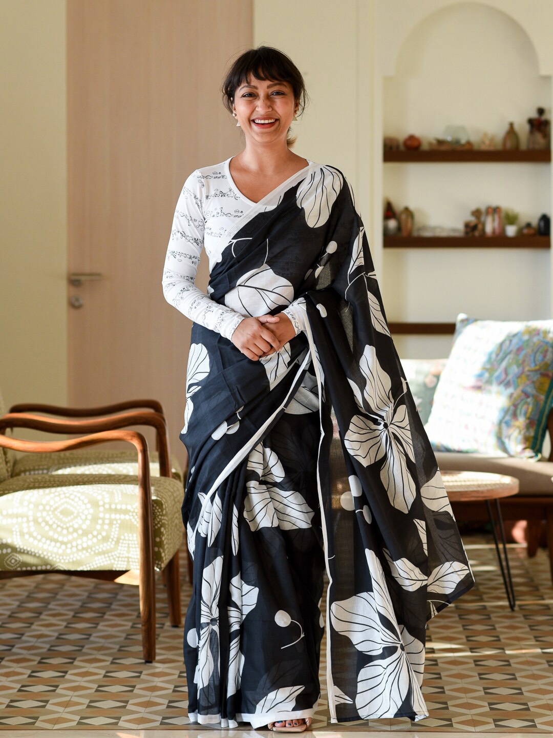 

Suta Black & White Floral Printed Pure Cotton Saree