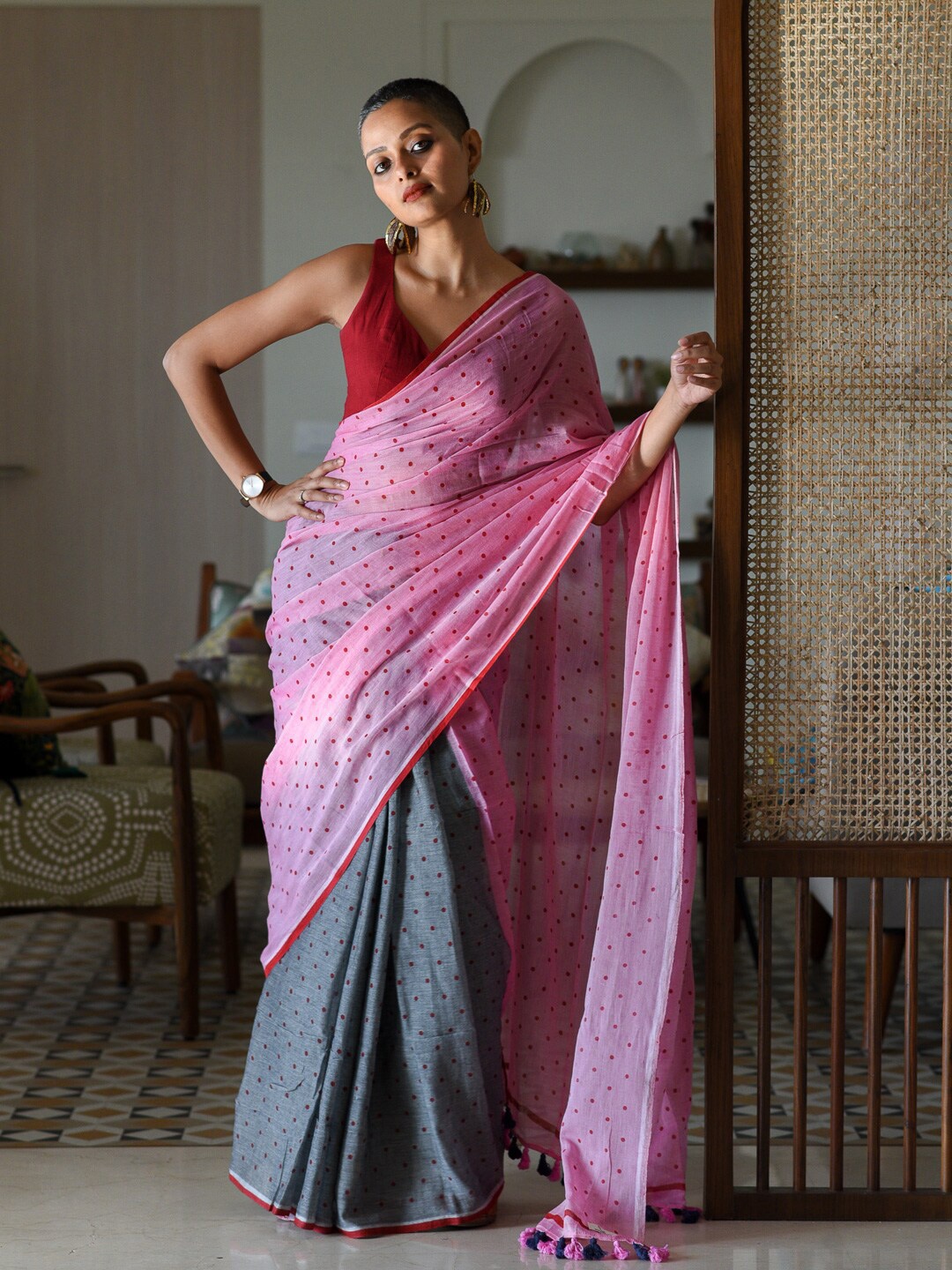 

Suta Pink & Grey Polka Dot Printed Pure Cotton Saree