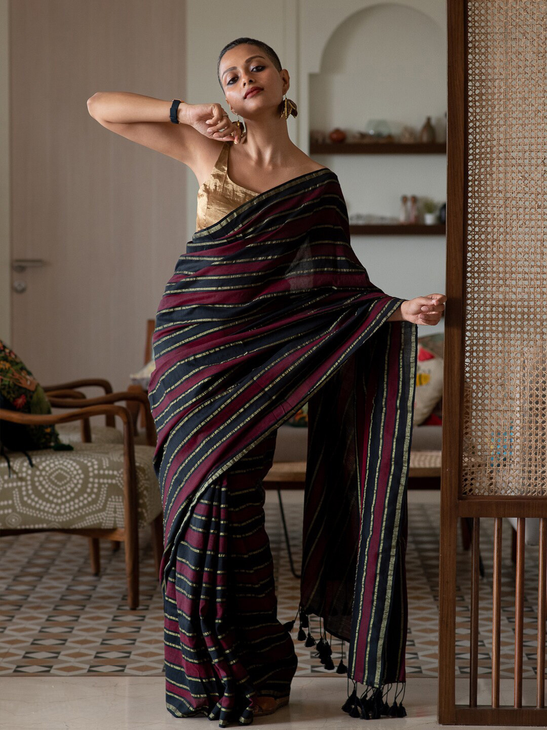 

Suta Striped Tasseled Saree, Black
