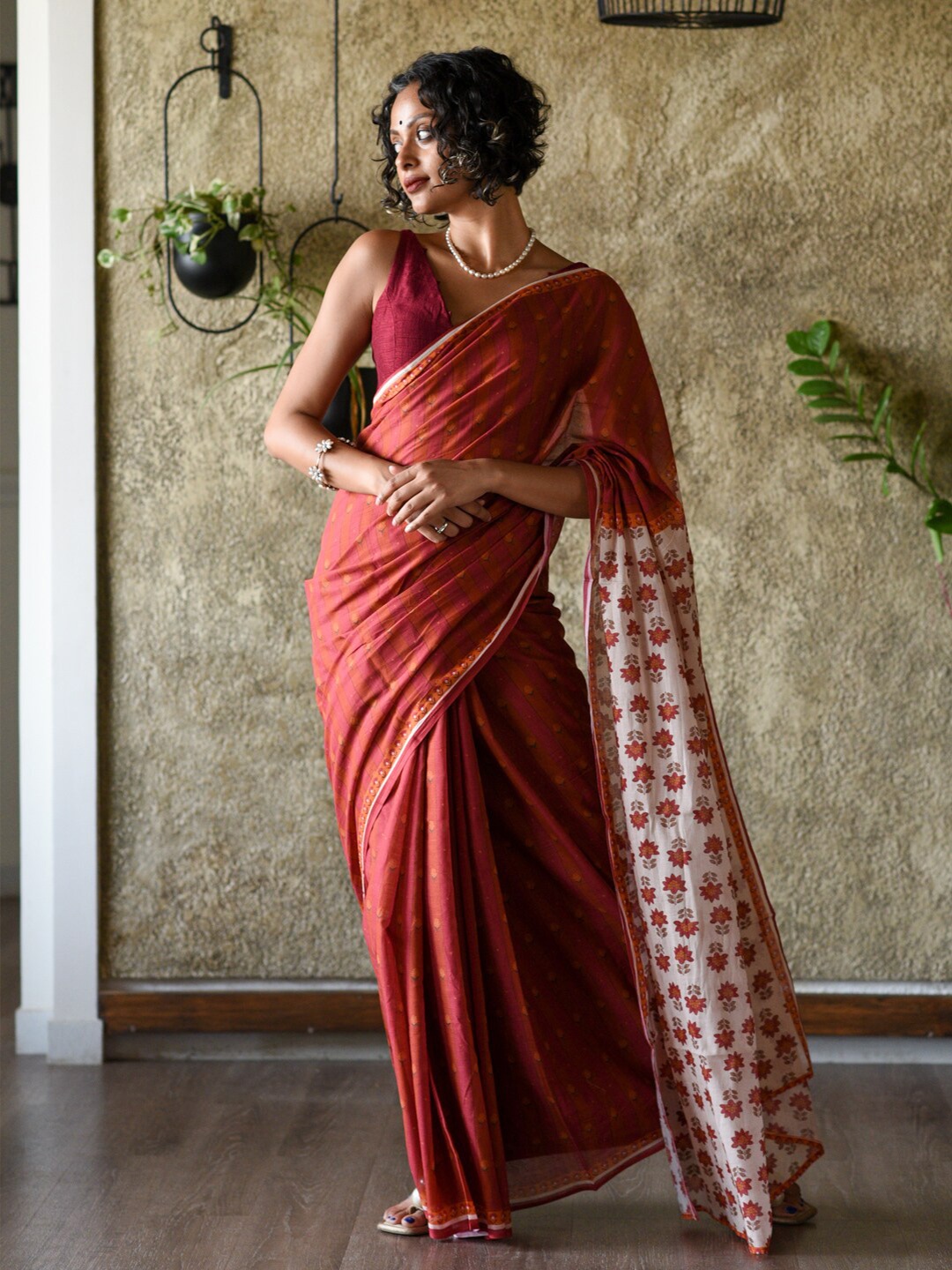 

Suta Orange & White Floral Pure Cotton Saree