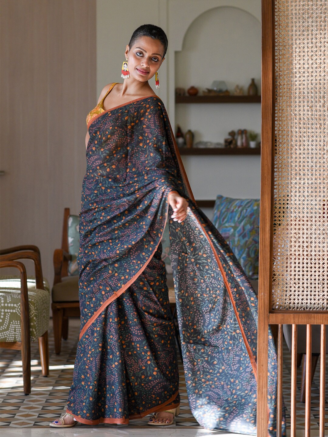 

Suta Floral Printed Pure Cotton Saree, Black