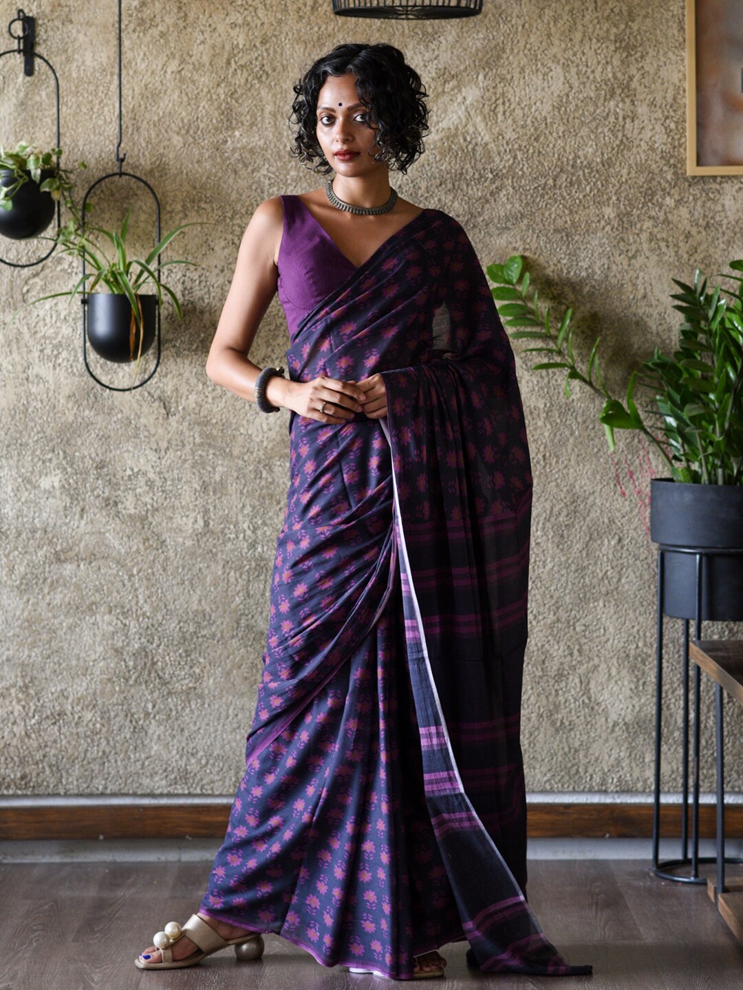 

Suta Violet & Pink Floral Printed Pure Cotton Saree
