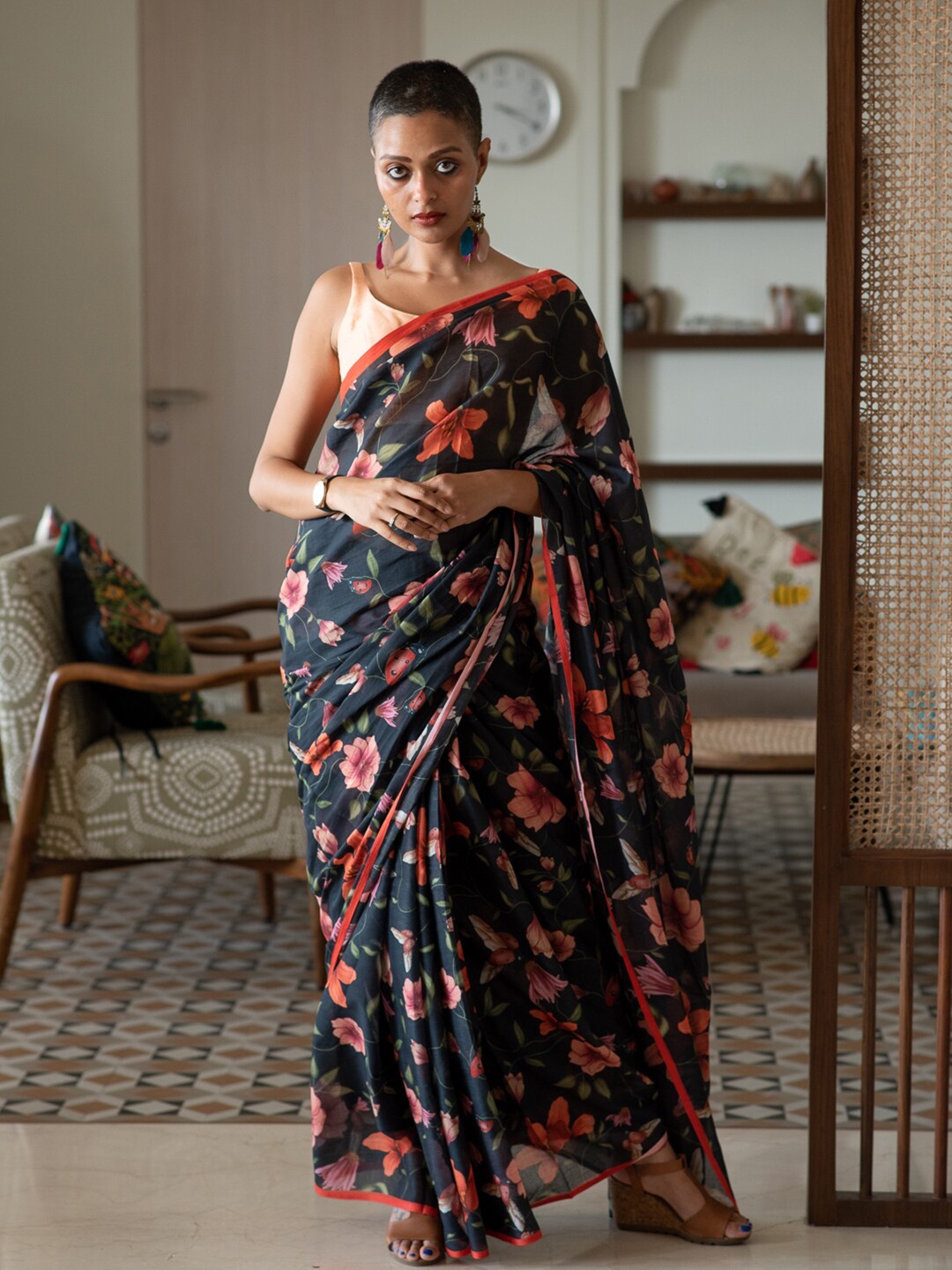 

Suta Black & Red Floral Printed Pure Cotton Saree