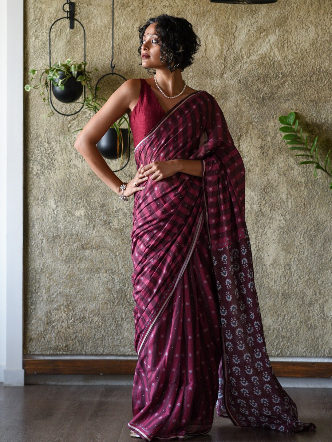 

Suta Maroon & Grey Floral Printed Pure Cotton Saree