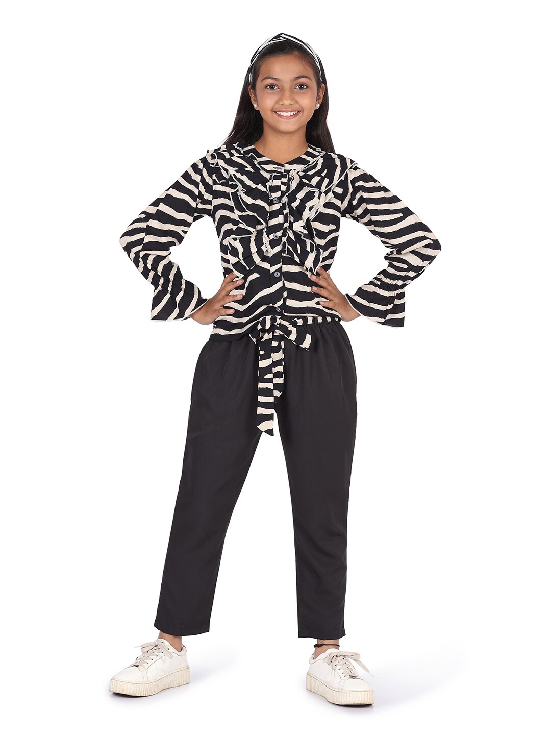 

Blooming flowers Girls Printed Shirt with Trousers, Black