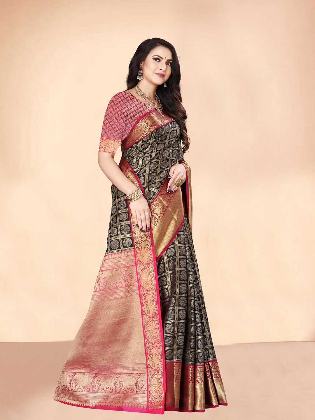 

AVANTIKA FASHION Ethnic Motifs Woven Design Zari Pure Silk Kanjeevaram Saree, Black