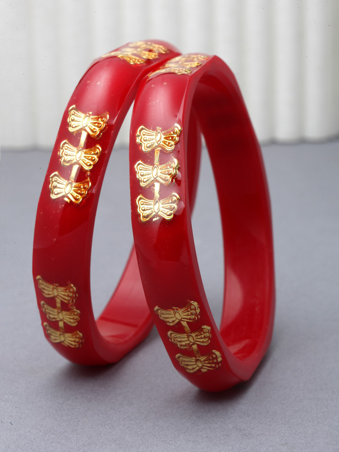 

ZENEME Set Of 2 Butterfly Engraved Plastic Bangles, Red