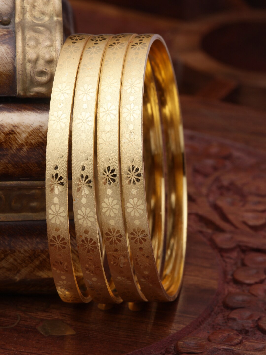 

ZENEME Set Of 4 Gold-Plated Flower Shaped Textured Bangles