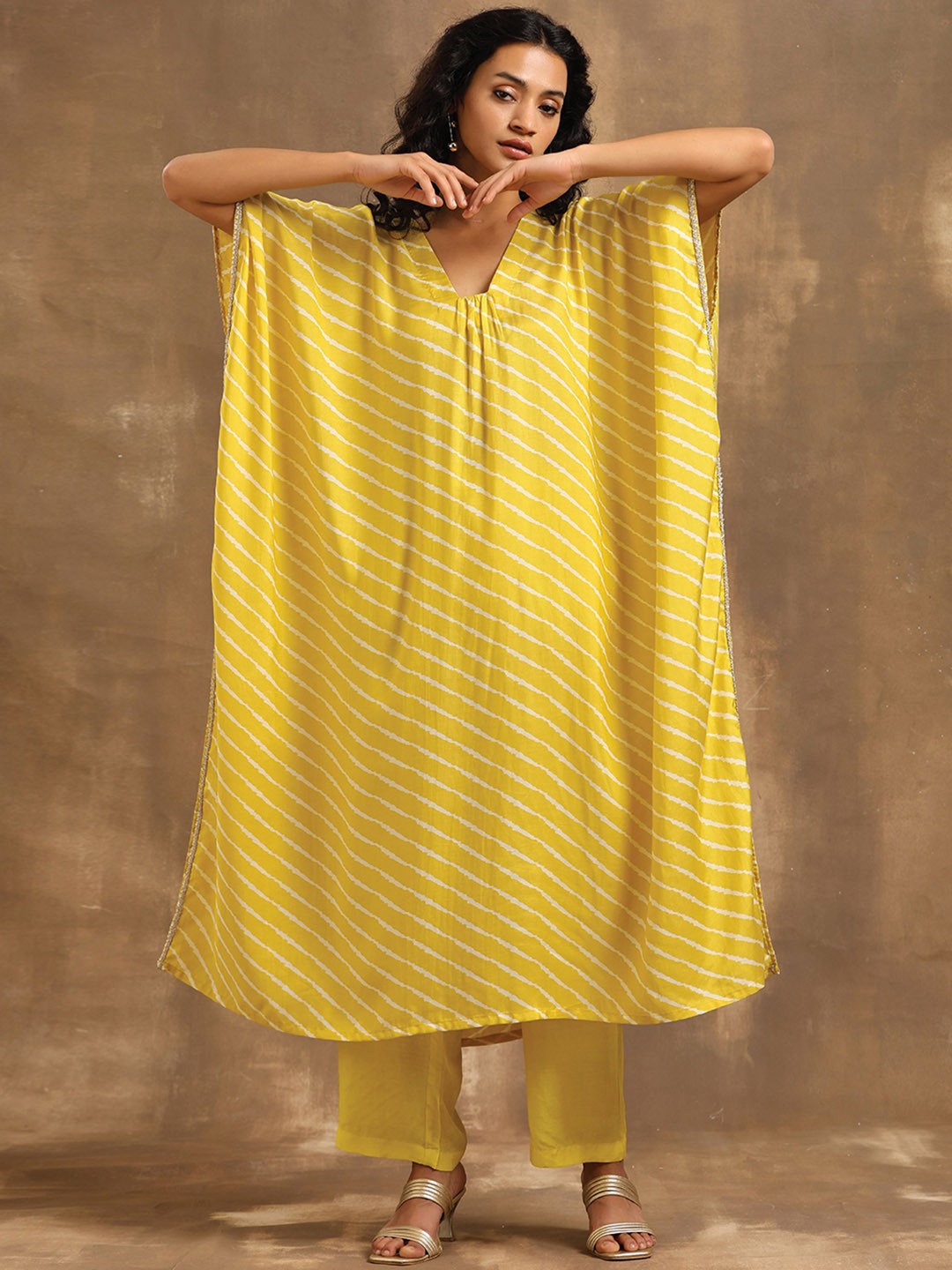 

trueBrowns Leheriya Printed Gotta Patti Kaftan Kurta with Trousers, Yellow