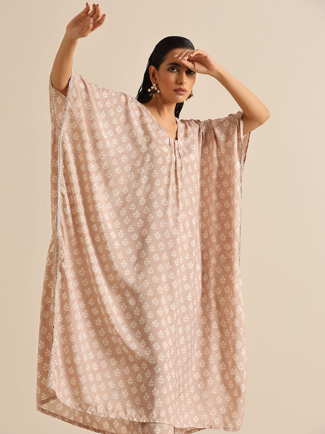 

trueBrowns Floral Printed A-Line Kaftan Kurta with Trousers, Beige