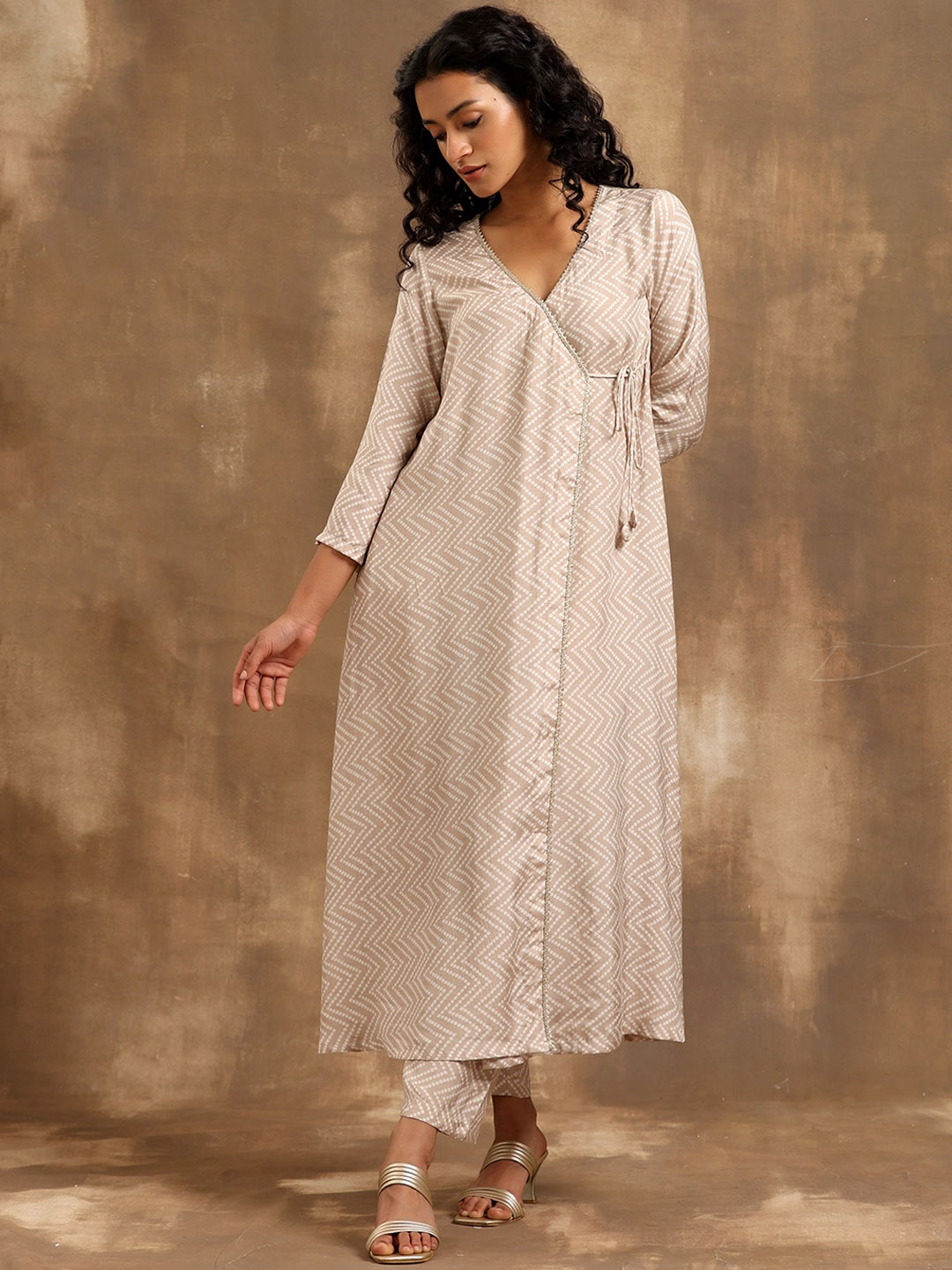 

trueBrowns Bandhani Printed Gotta Patti Angrakha Kurta with Trousers, Beige