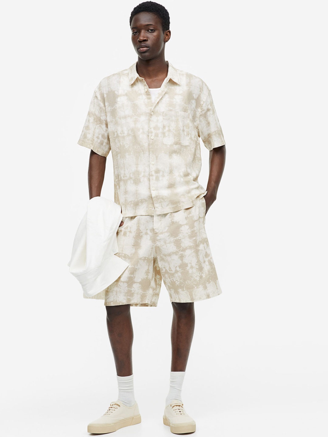 

H&M Men Relaxed Fit Linen-Blend Shorts, Beige