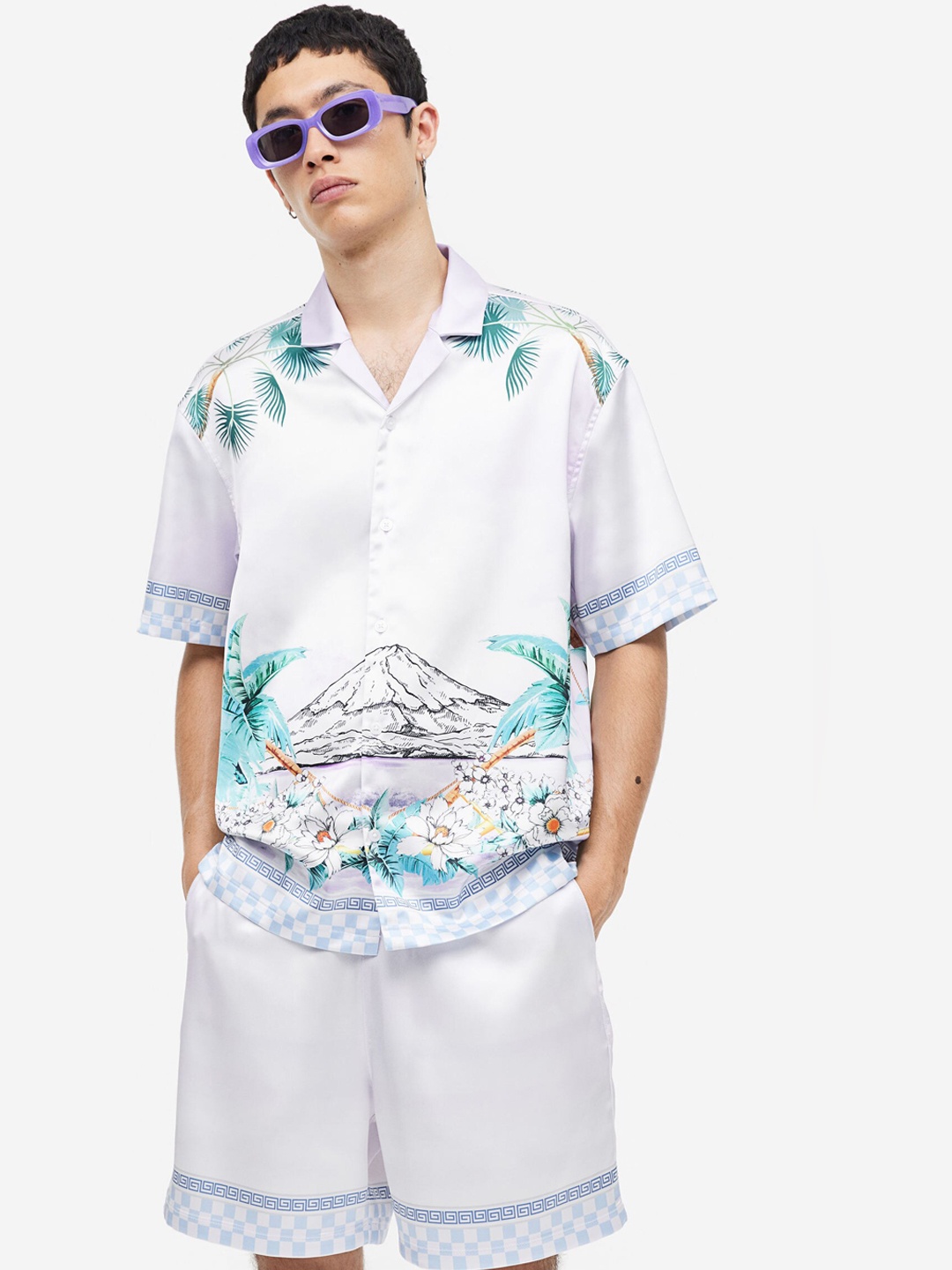 

H&M Men Relaxed Fit Satin Shorts, White