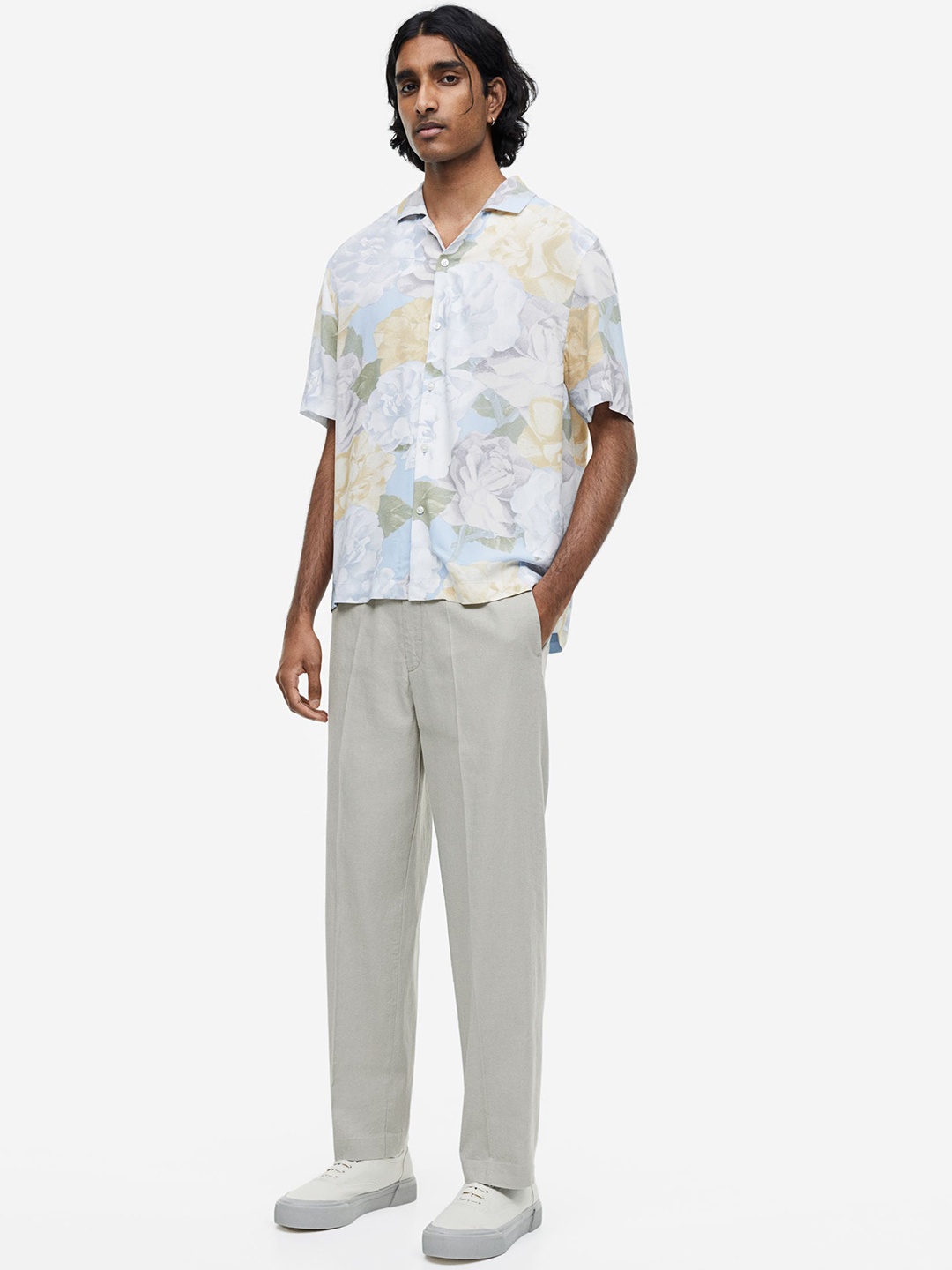 

H&M Men Regular Fit Linen-Blend Trousers, Grey
