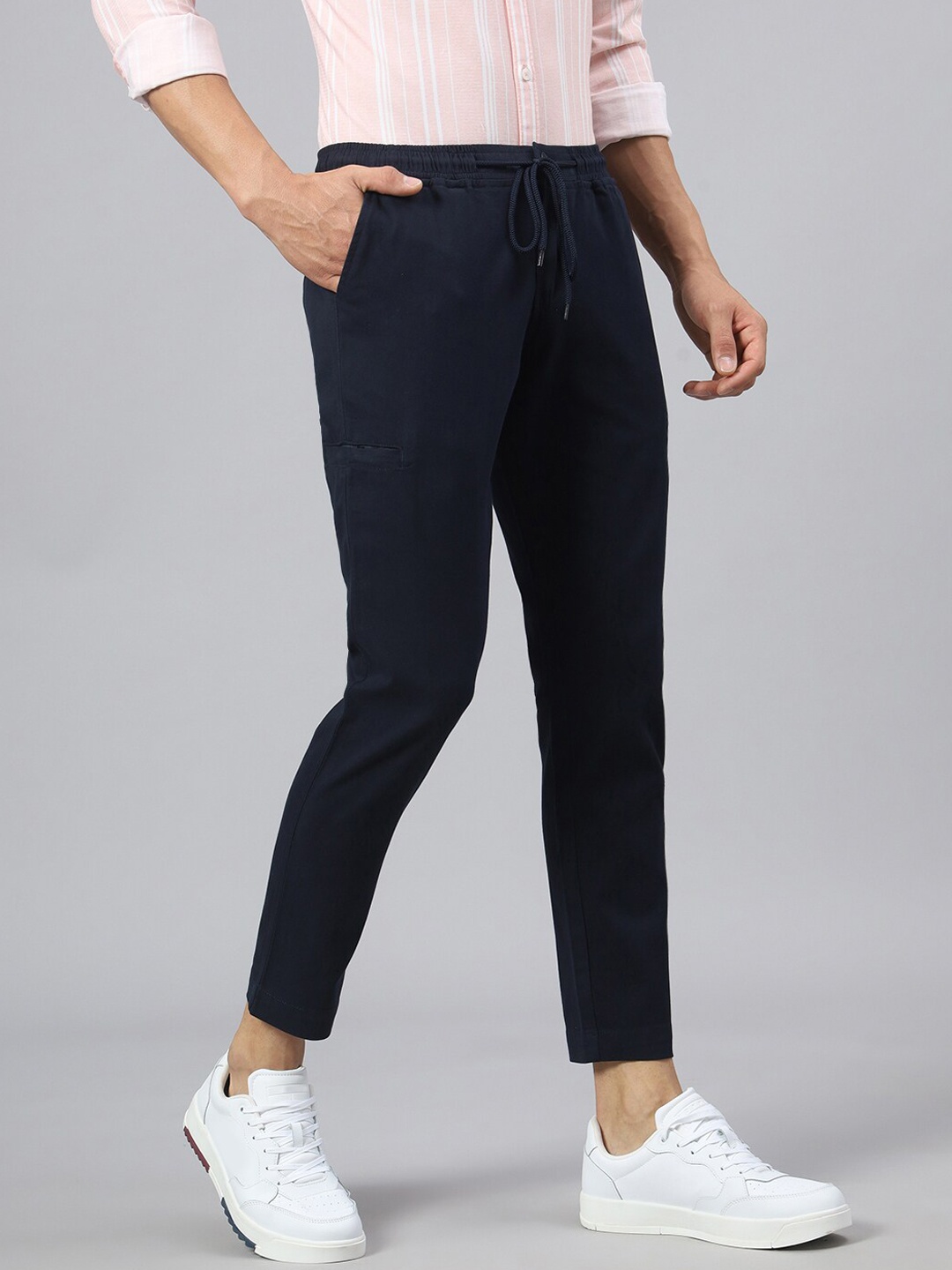 

Hubberholme Men Mid-Rise Smart Tapered Fit Easy Wash Trousers, Navy blue