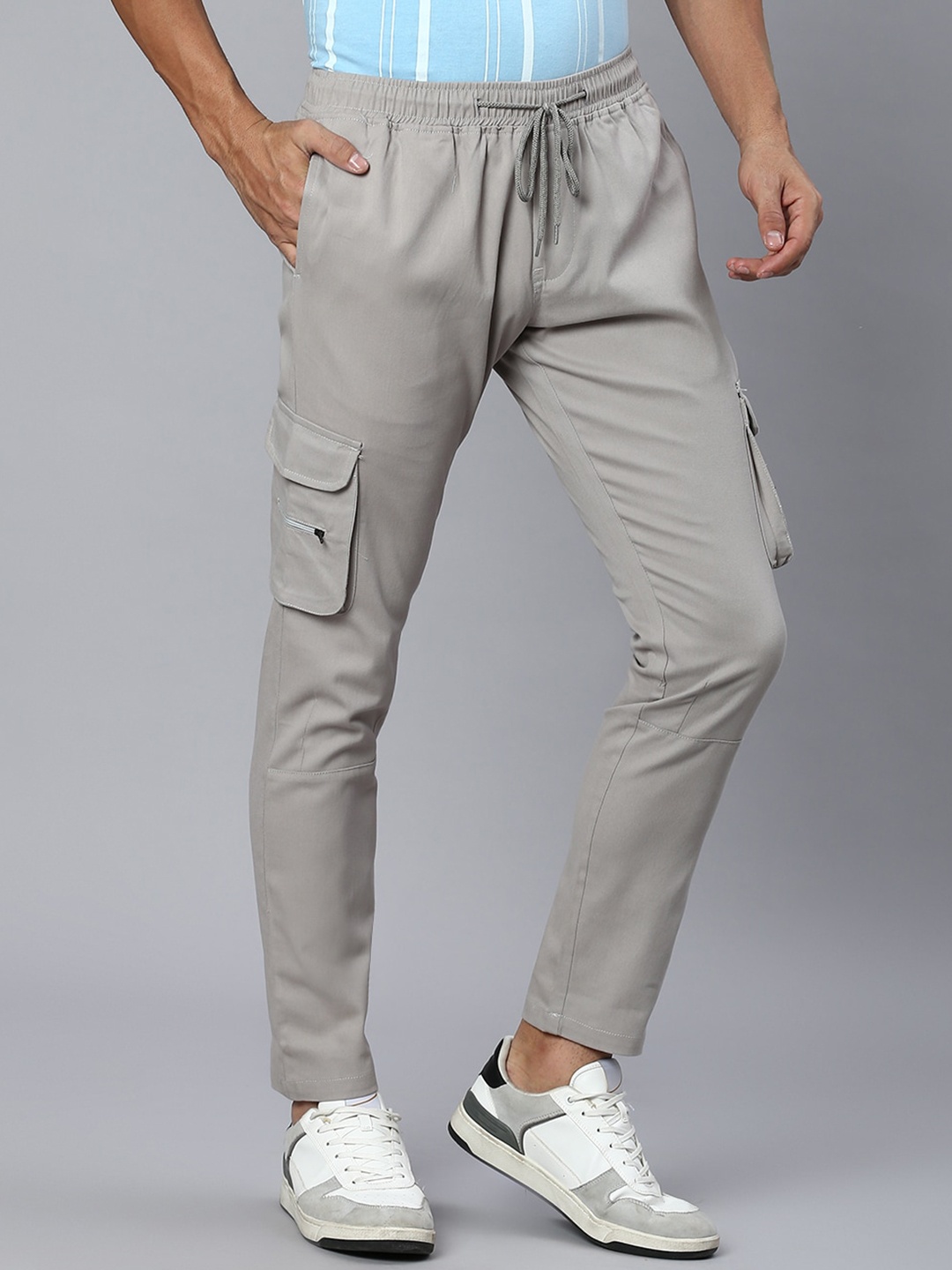 

Hubberholme Men Mid-Rise Smart Easy Wash Cargo Trousers, Grey melange