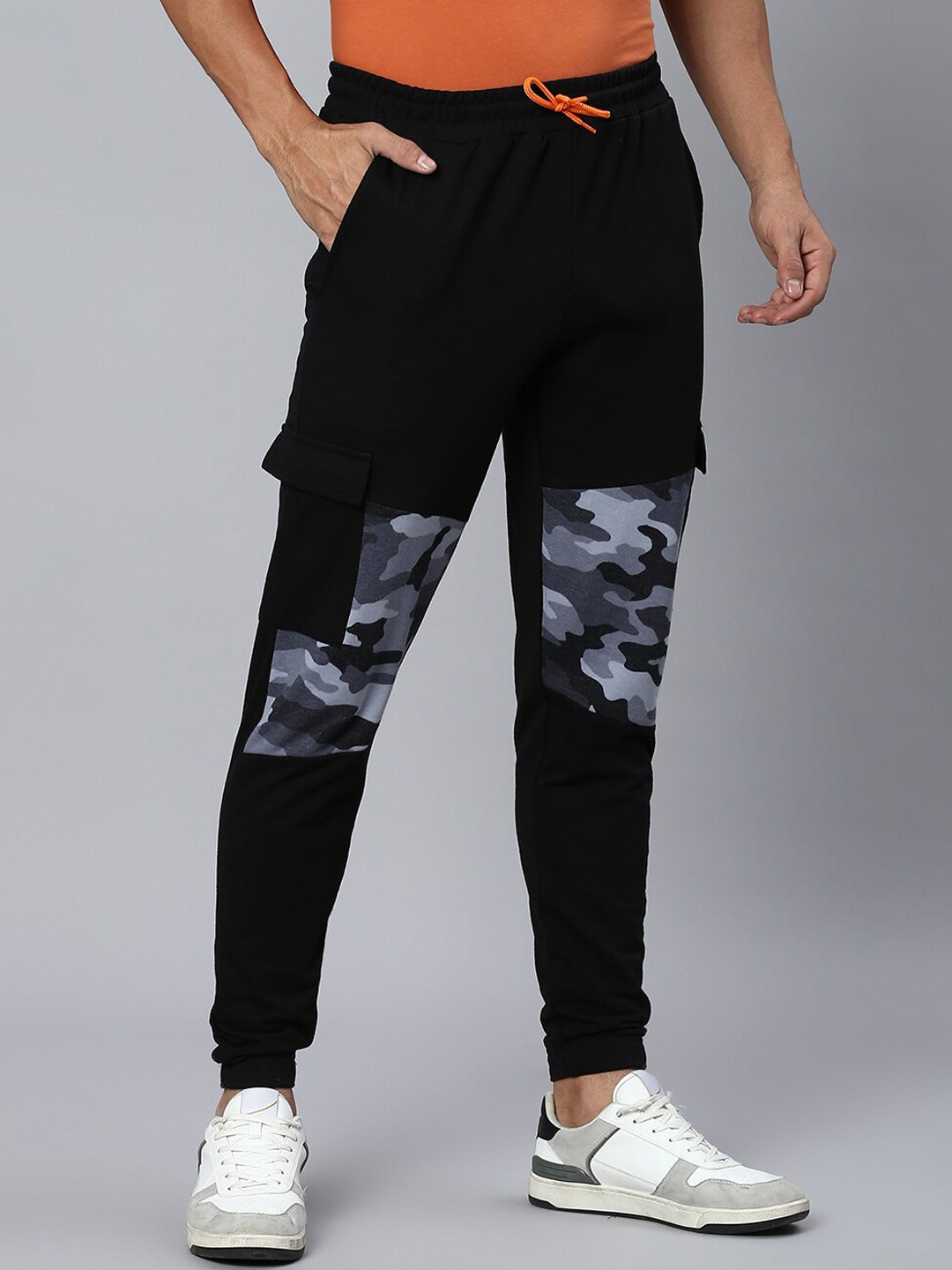 

Hubberholme Men Abstract Printed Cargo Joggers, Black