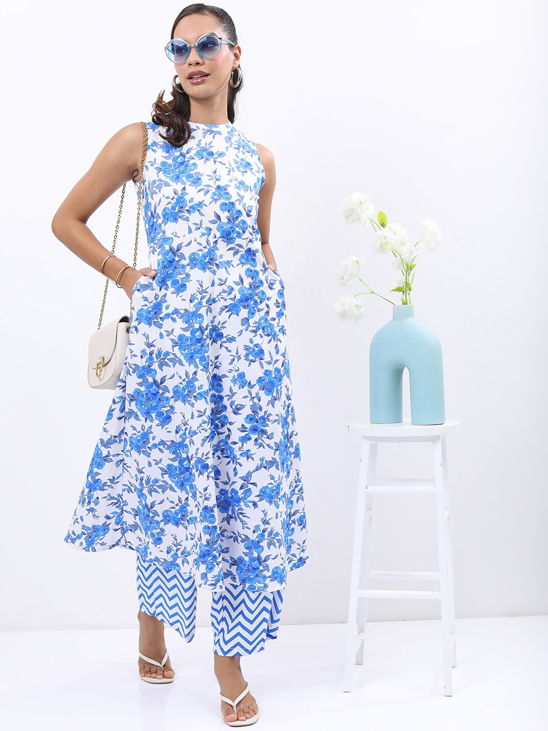

Vishudh Floral Printed A-Line Regular Kurta with Palazzos, White