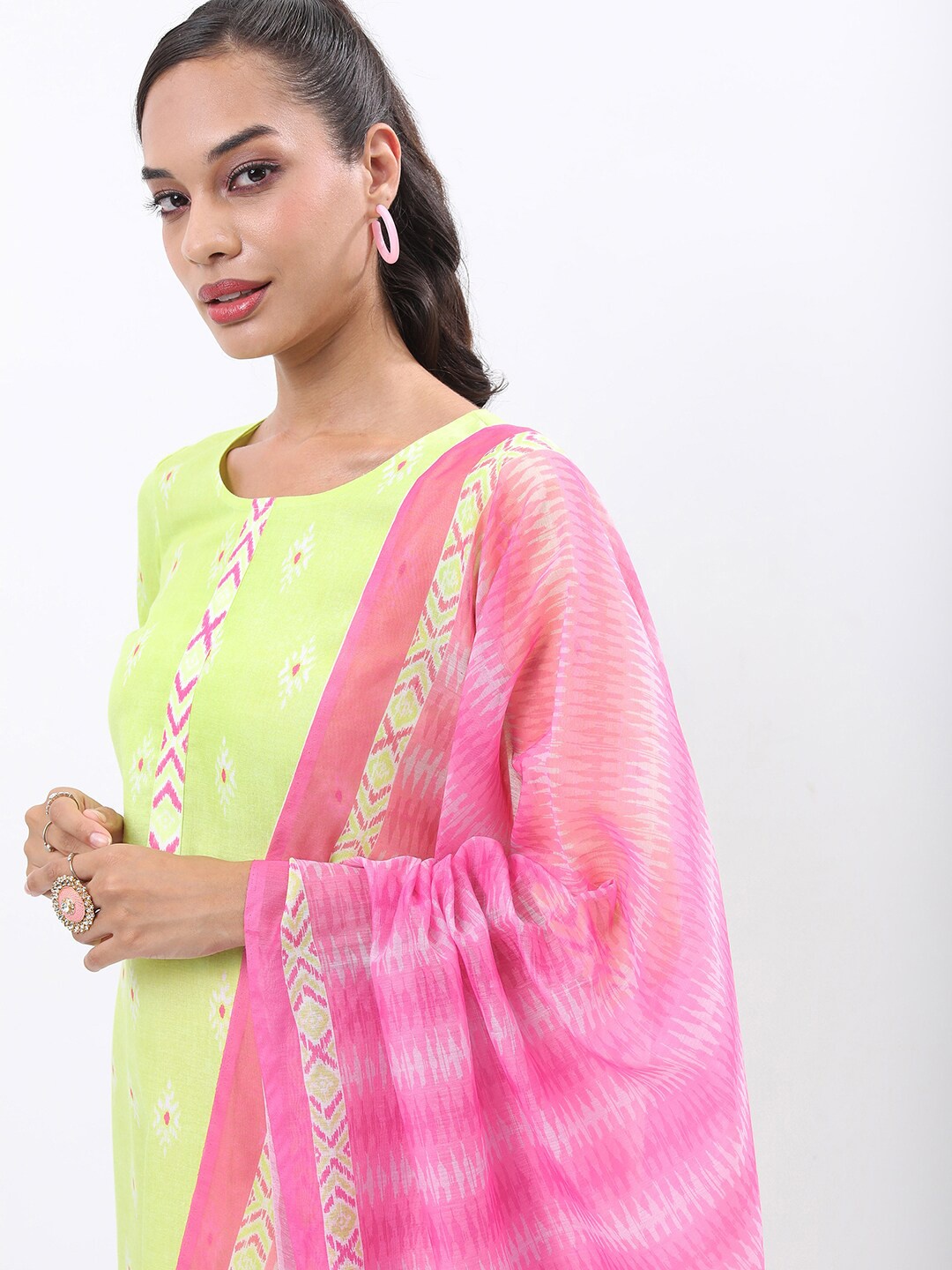 

KETCH Geometric Ikat Printed Kurta With Trousers & Dupatta, Lime green