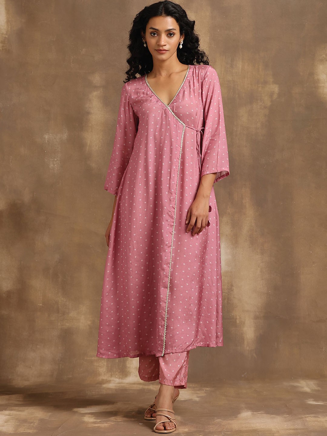 

trueBrowns Geometric Printed Angrakha Gotta Patti Kurta with Trousers, Mauve