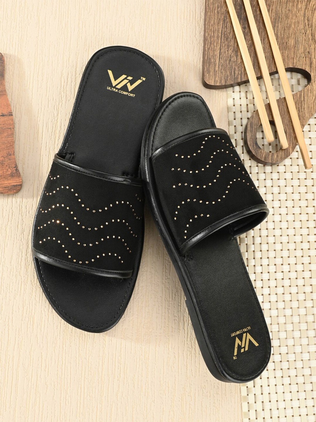 

VIV Men Embellished Sliders, Black