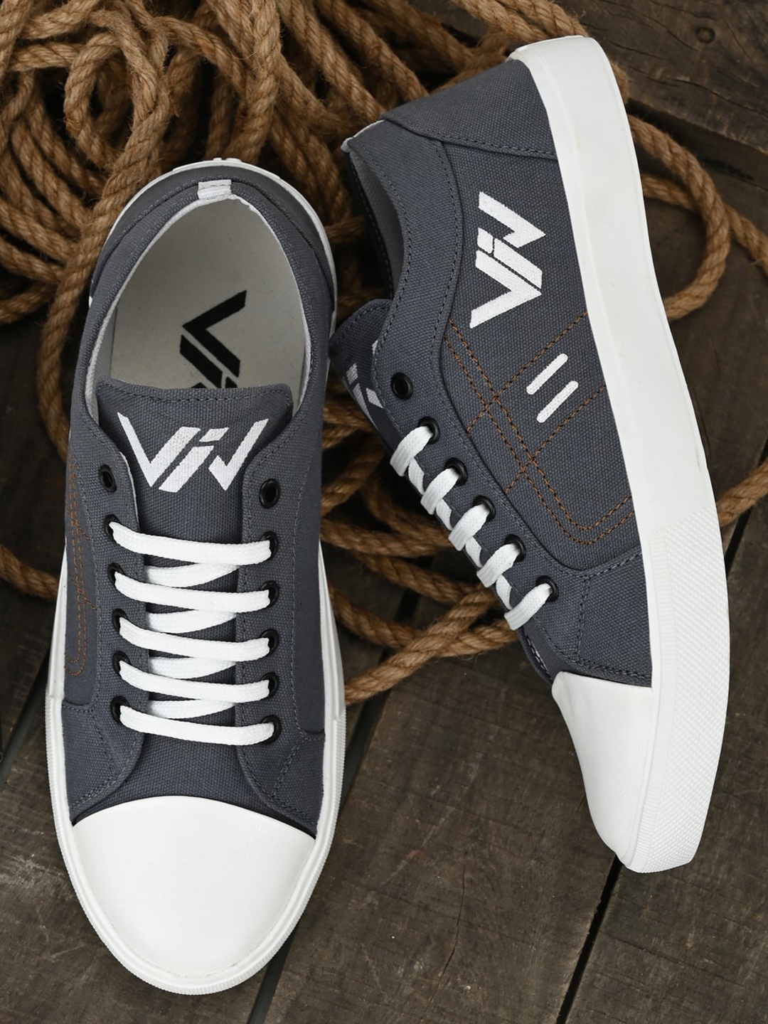 

VIV Men Colourblocked Sneakers, Grey
