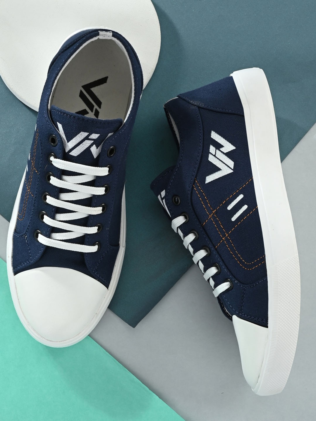 

VIV Men Colourblocked Sneakers, Navy blue