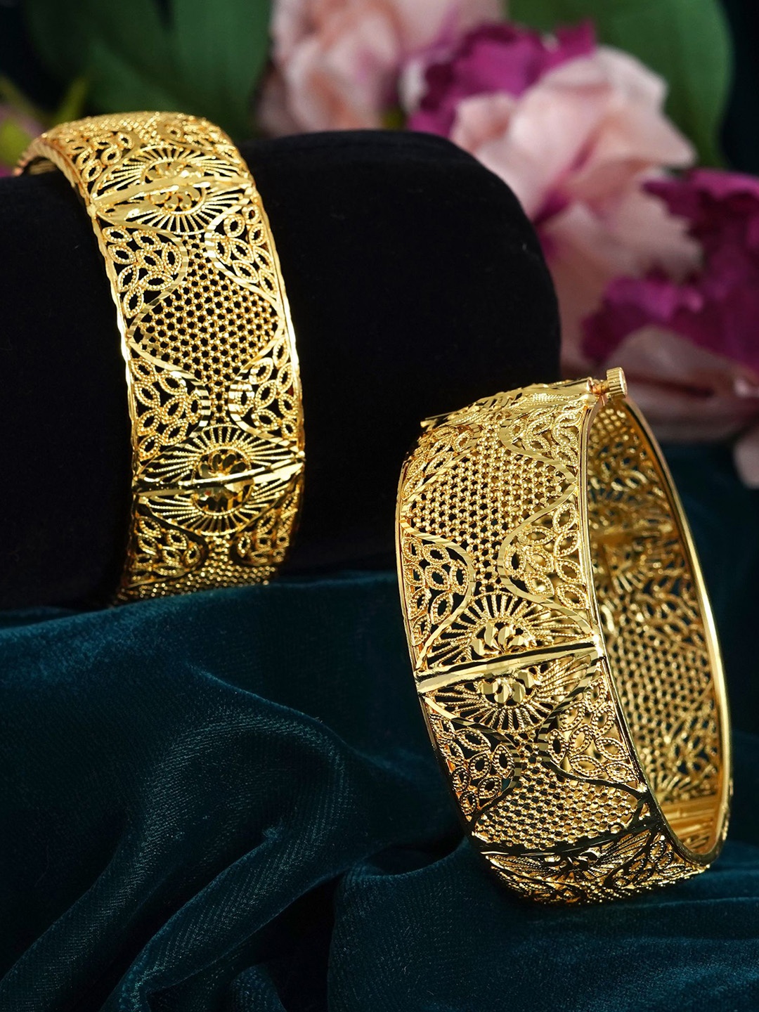 

MANSIYAORANGE Set Of 2 Gold-Plated 3D Floral Anti Clockwise Screw Openable Bangles