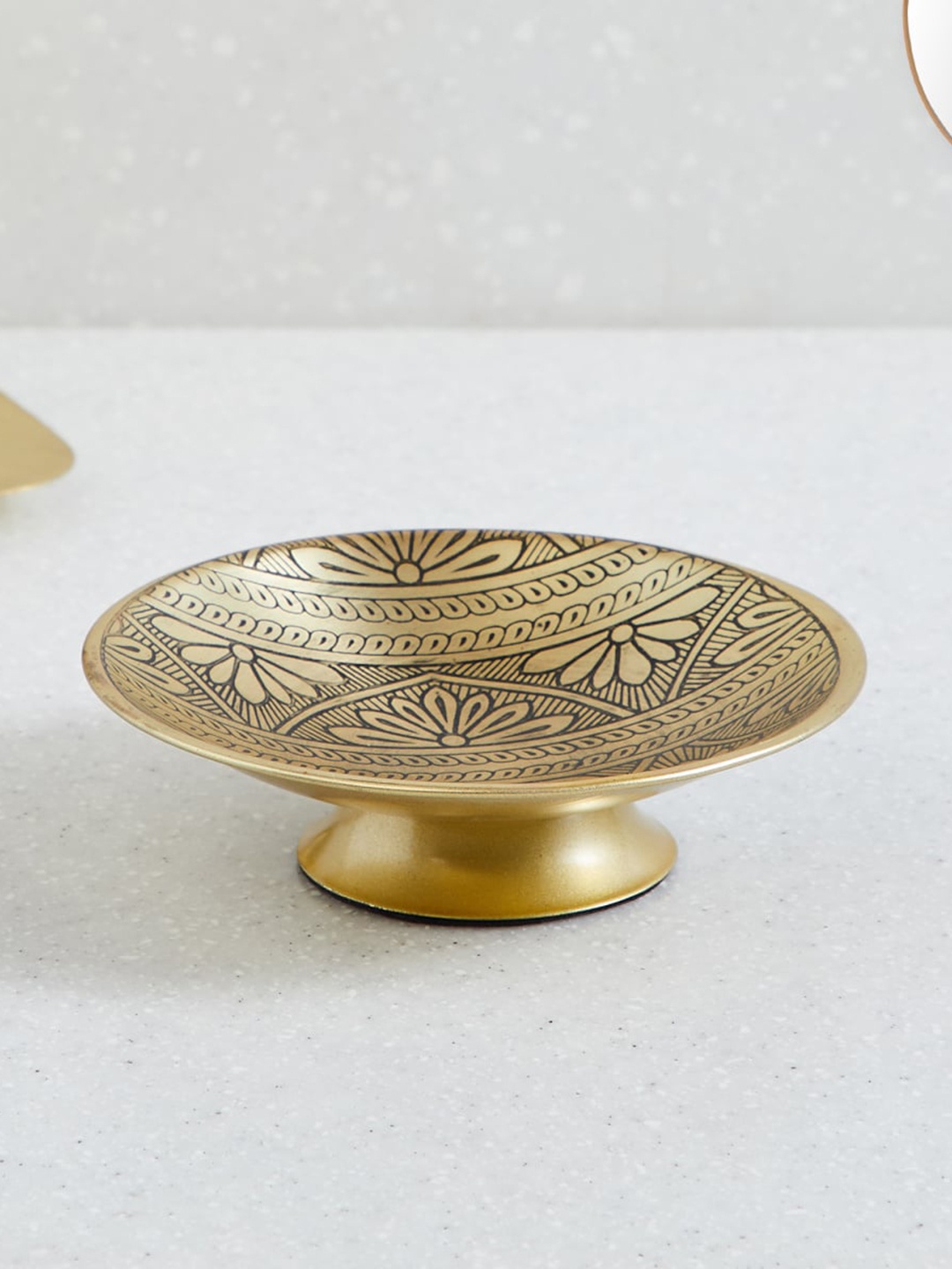 

Home Centre Nova Hoovu Gold-Toned Ethnic Motif Design Metal Soap Dish