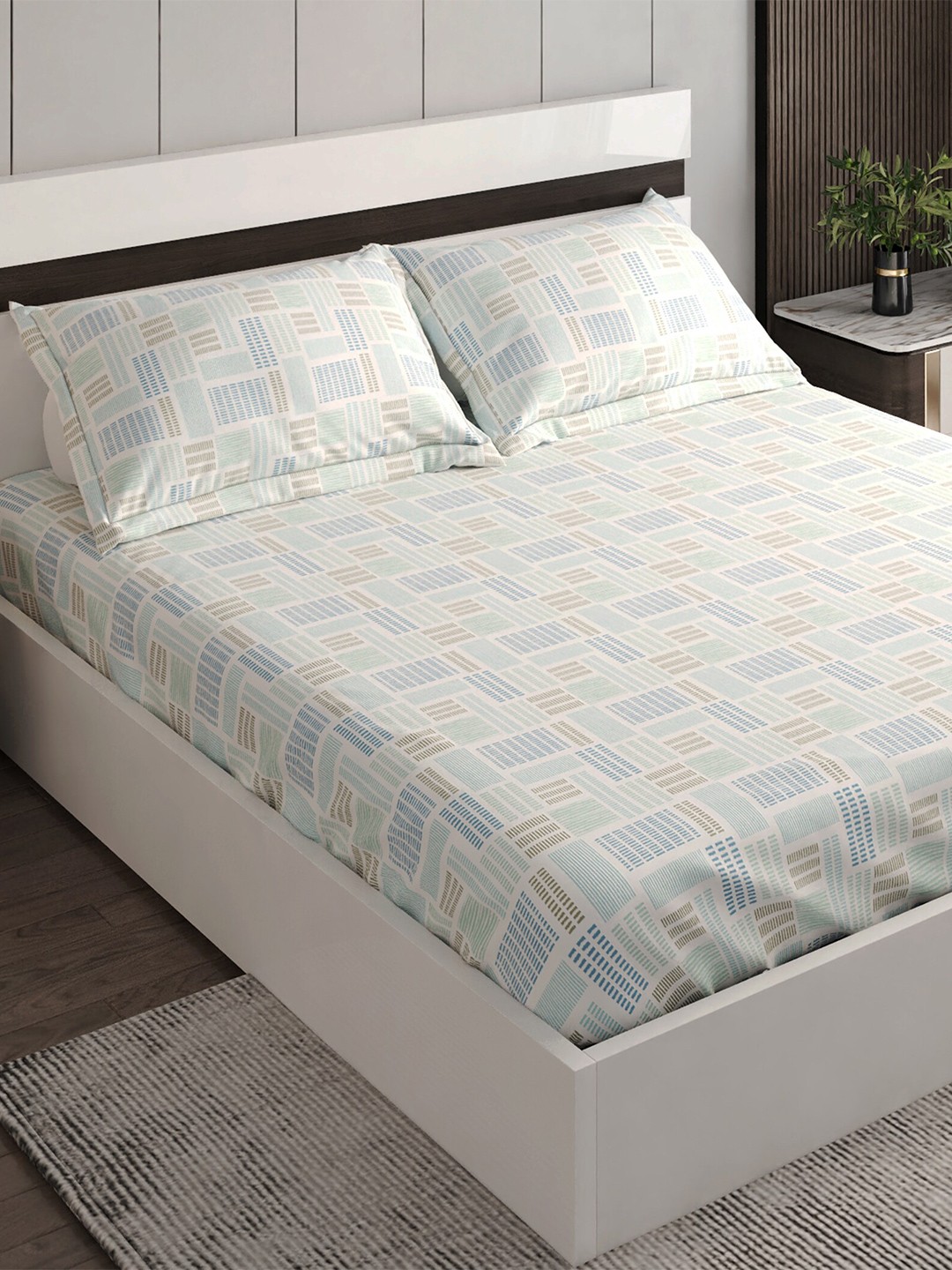 

Home Centre Blue & White Geometric Cotton 144 TC King Bedsheet With 2 Pillow Covers