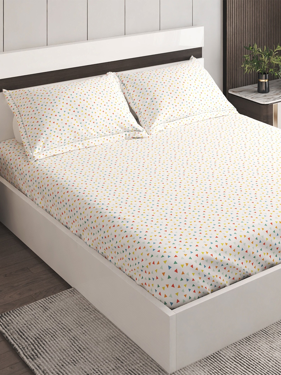 

Home Centre White & Yellow Geometric Cotton 150 TC Queen Bedsheet With 2 Pillow Covers