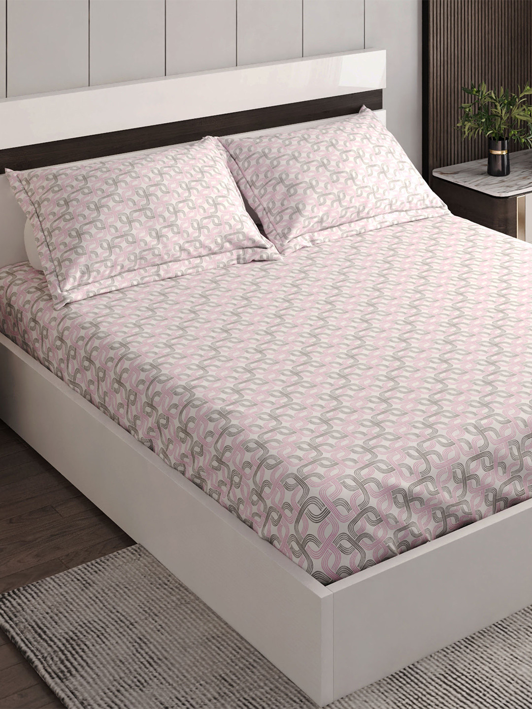

Home Centre Purple & White Geometric Cotton 144 TC 3 Pcs King Bedsheet & 2 Pillow Covers