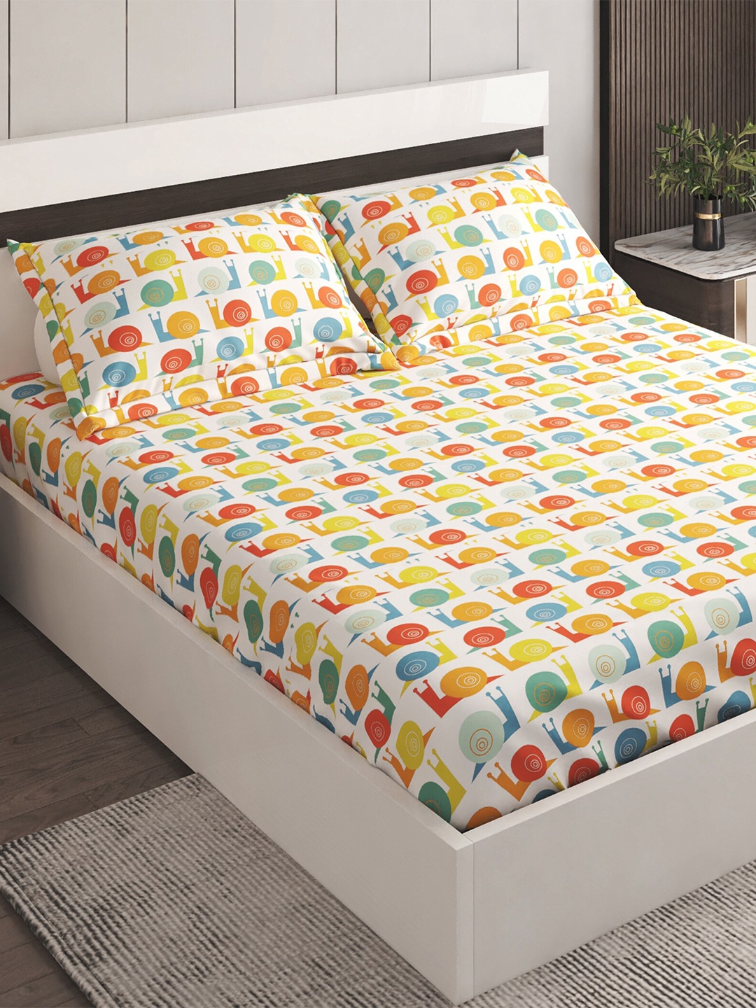 

Home Centre White & Blue Geometric Cotton 150 TC 3 Pcs Queen Bedsheet With 2 Pillow Covers