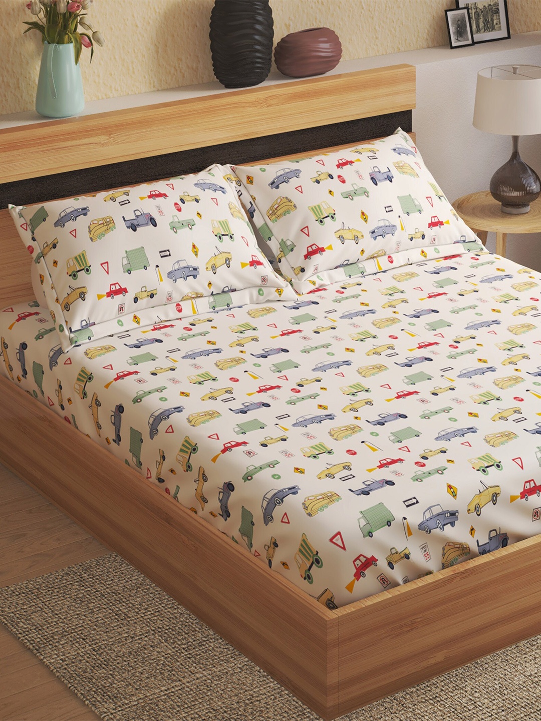 

Home Centre White & Yellow Geometric Cotton 150 TC 3 Pcs Queen Bedsheet & 2 Pillow Covers